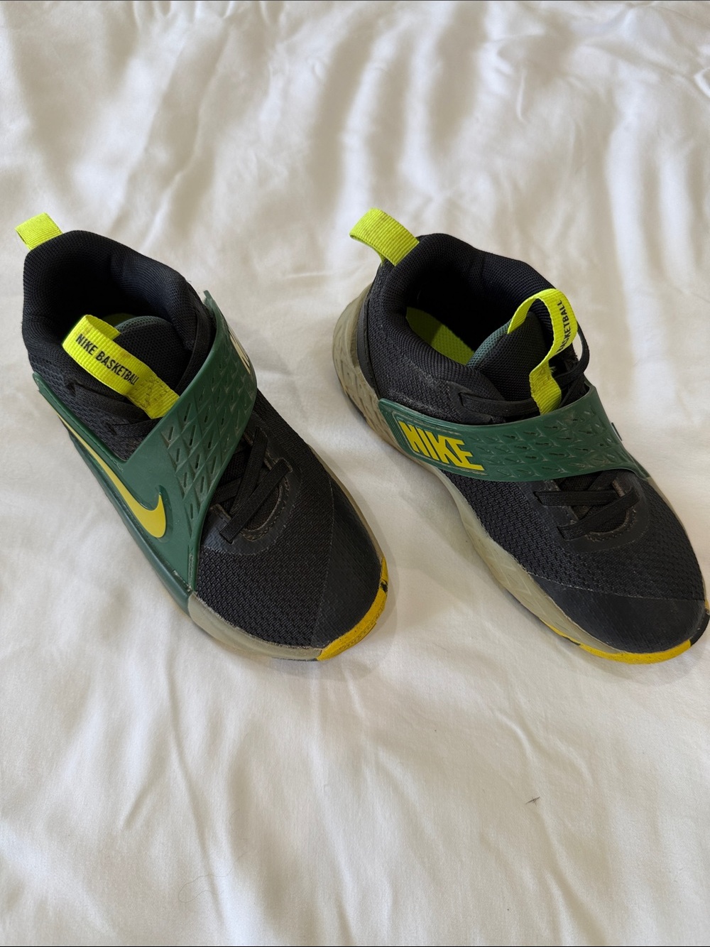 Nike Kids Black, Green & Yellow Strap Sneakers